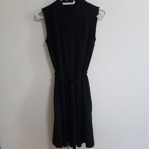 Uniqlo sleeveless Mock neck tie dress with pockets